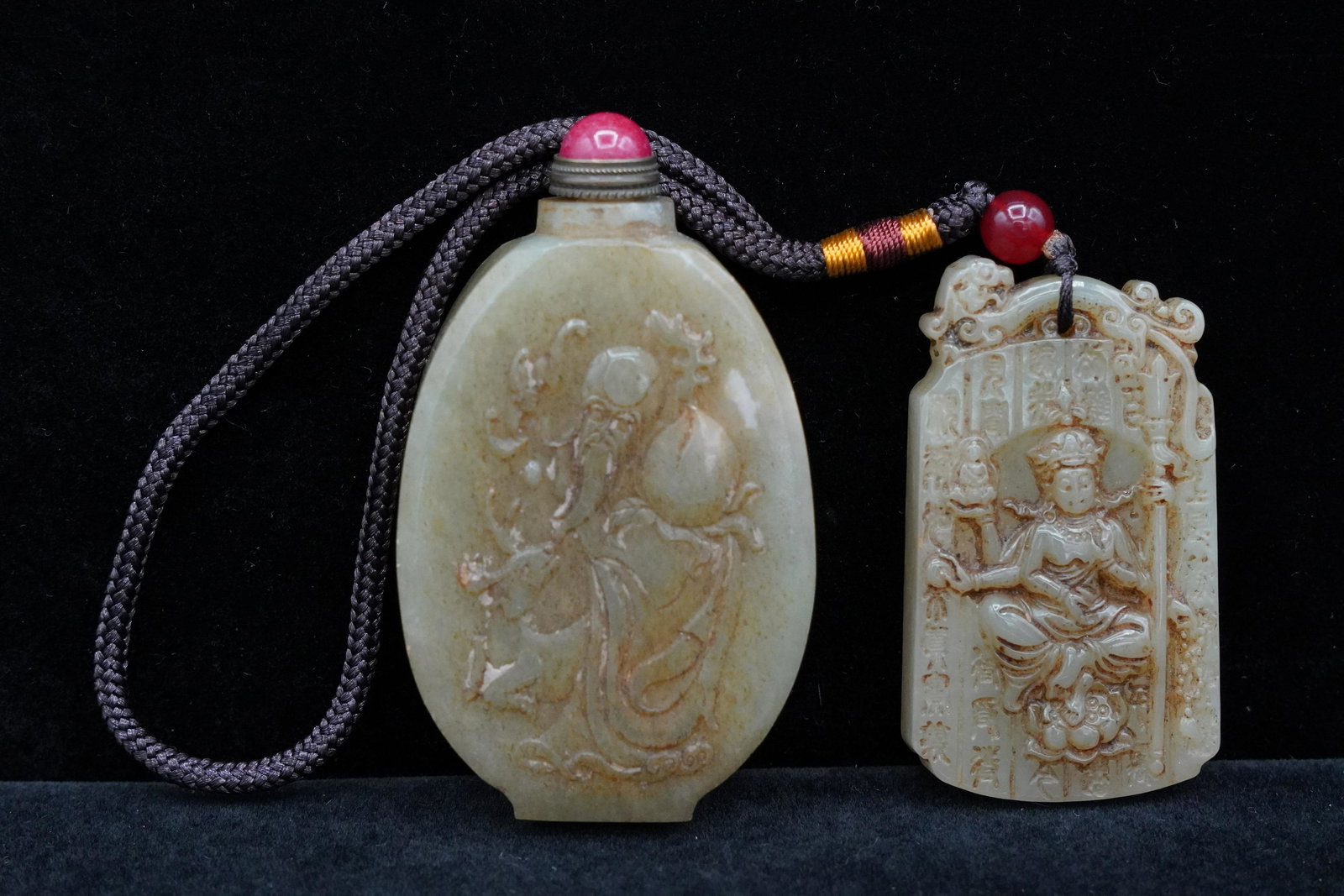 2 pcs Chinese jade items (1 of 7)
