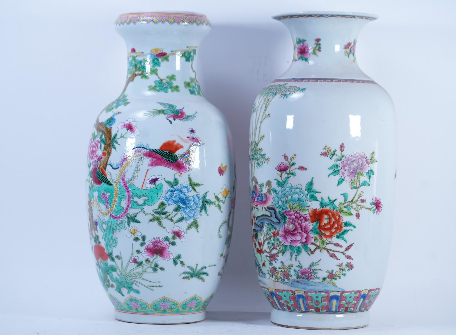2 pcs Chinese tall vase: 2 pcs Chinese tall vase.