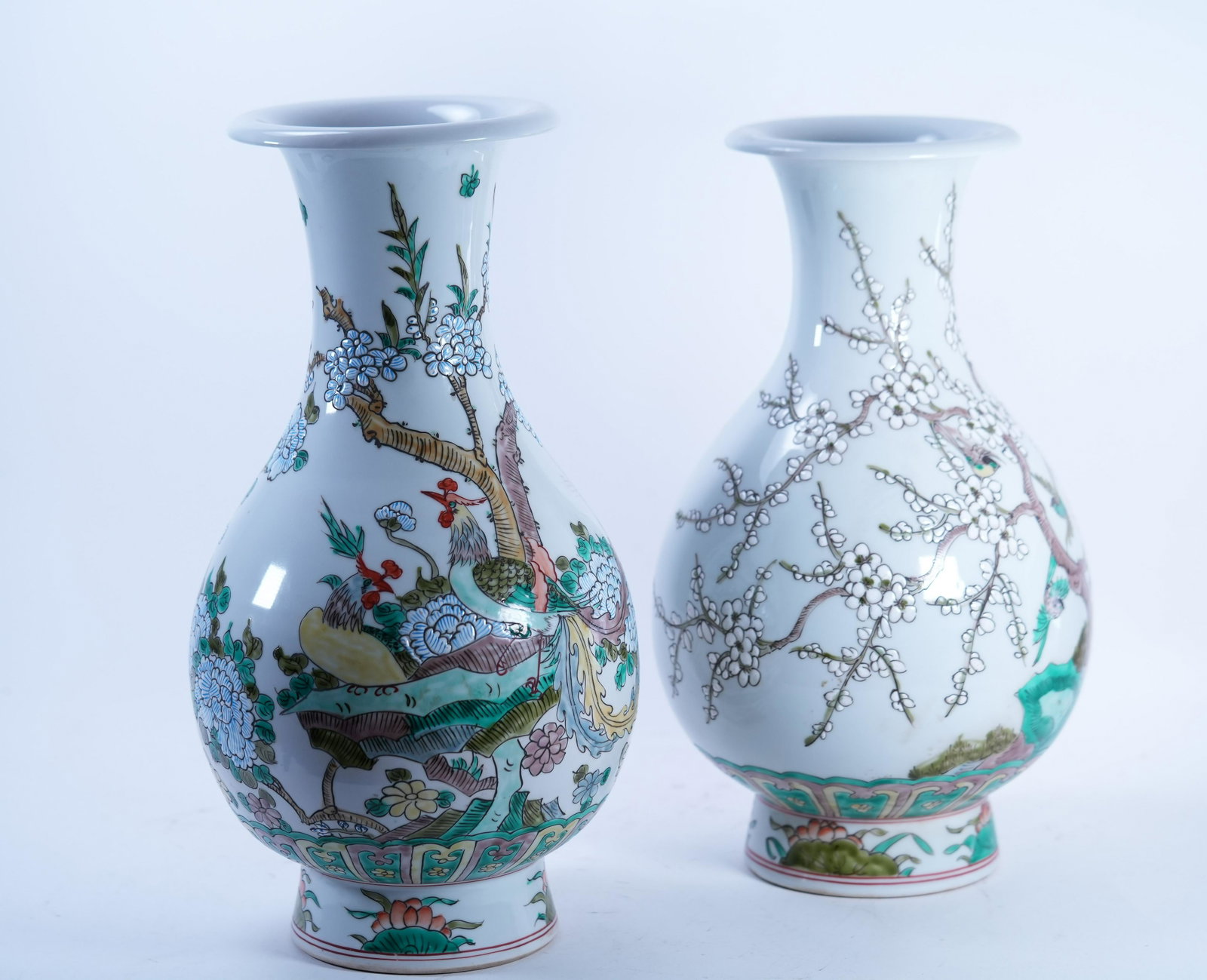 2 pcs Chinese tall vase: 2 pcs Chinese tall heavy vase.