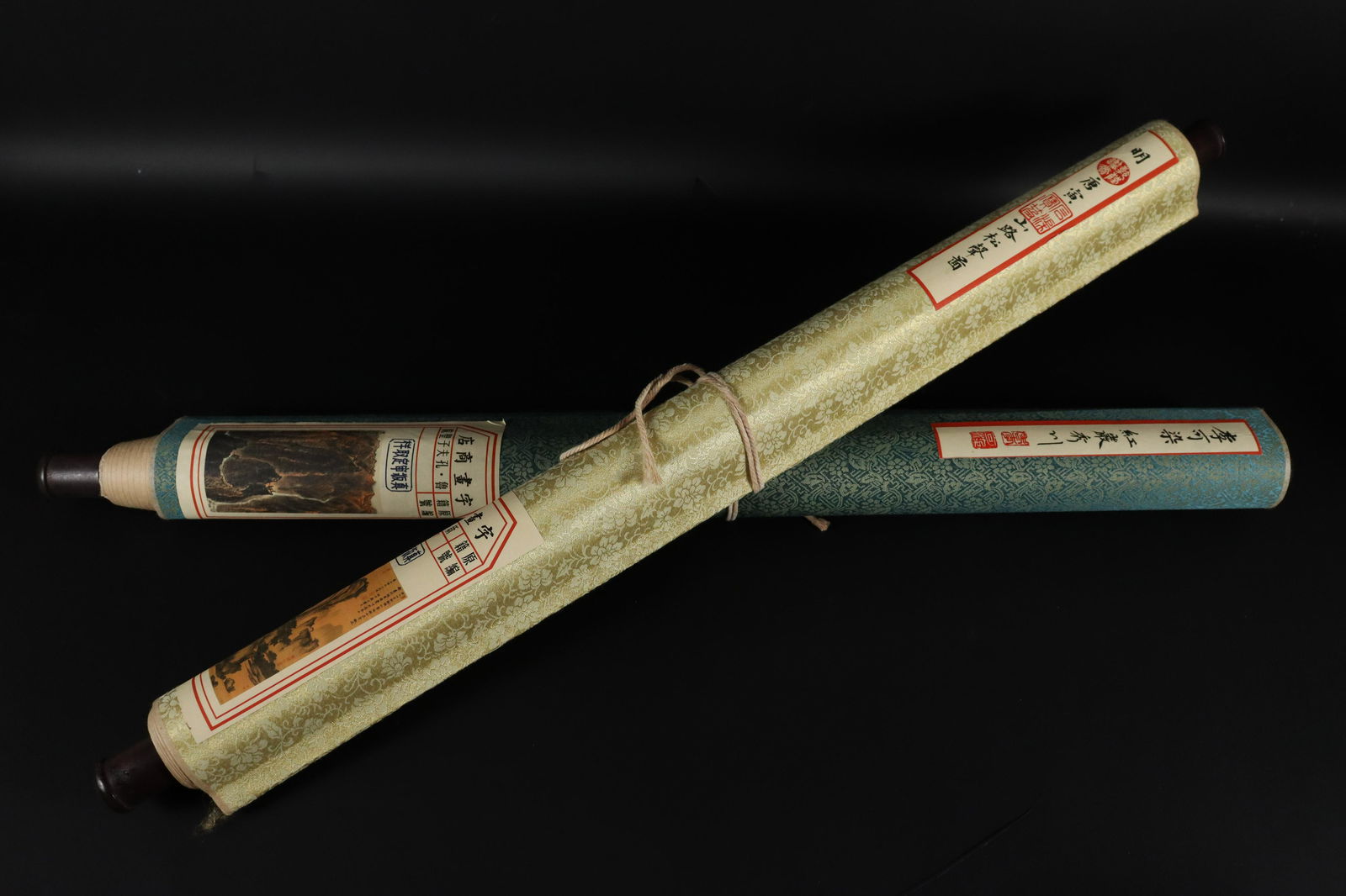 2 pcs Chinese long scrolls (1 of 7)