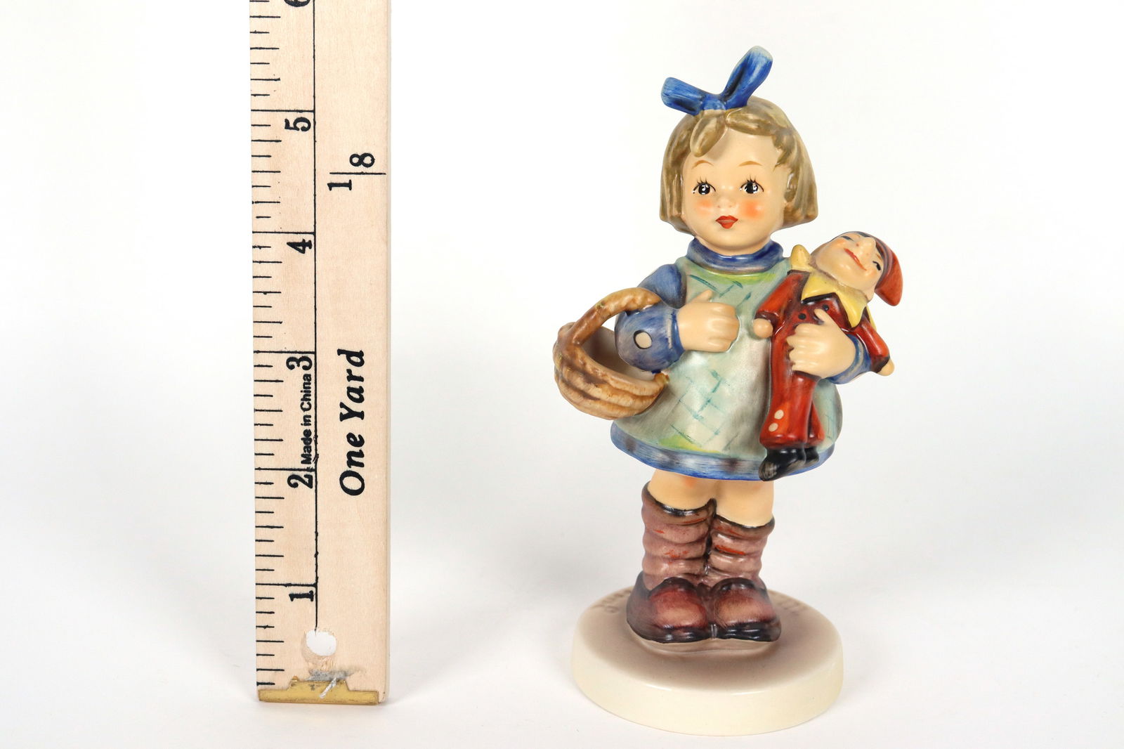 Goebel Hummel fine figure (1 of 5)