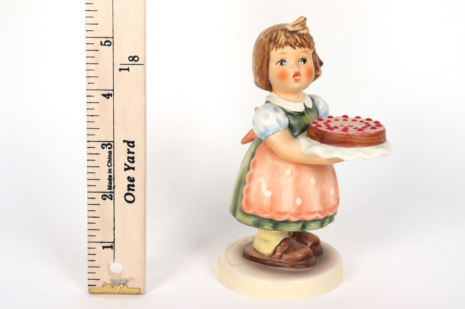 Goebel Hummel fine figure (1 of 5)