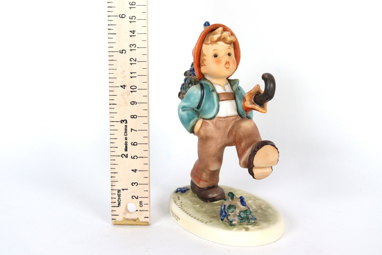 Hummel fine figure: Hummel fine figure.