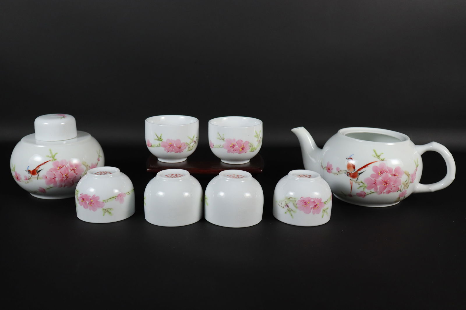 Chinese fine tea set (1 of 8)