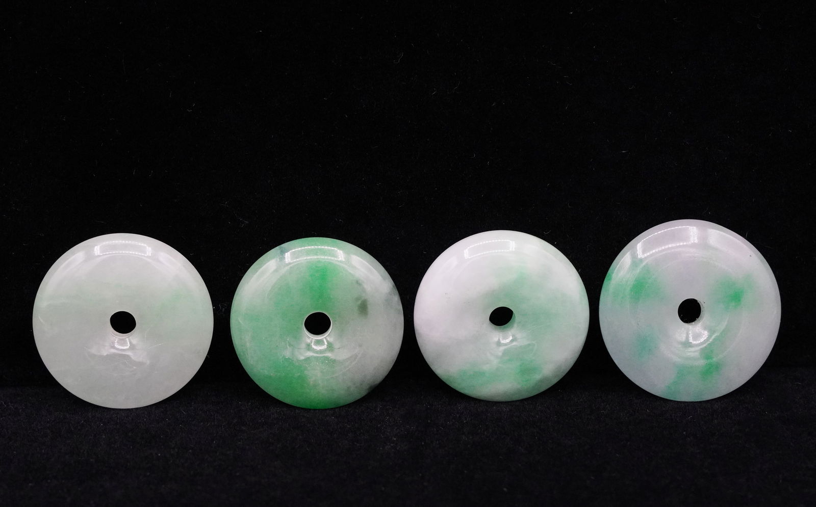 4 pcs Chinese jadeite pendants (1 of 7)