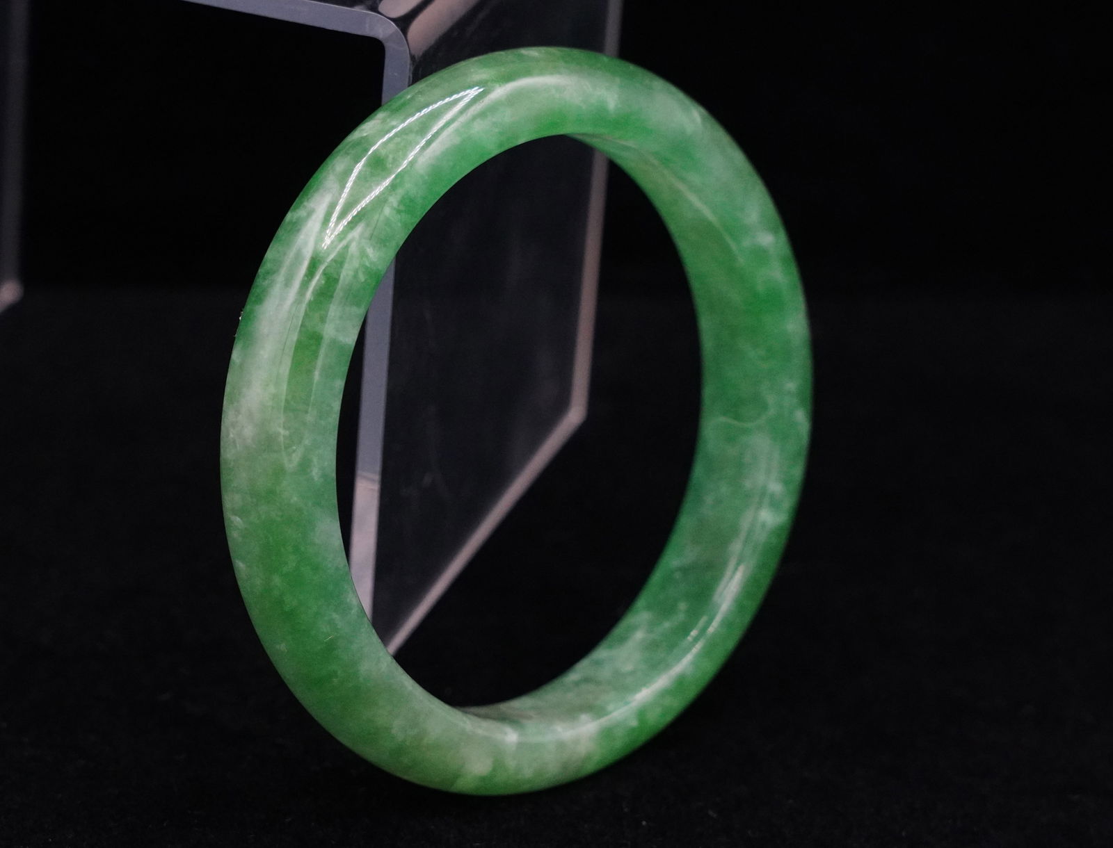 Chinese apple green bangle (1 of 6)