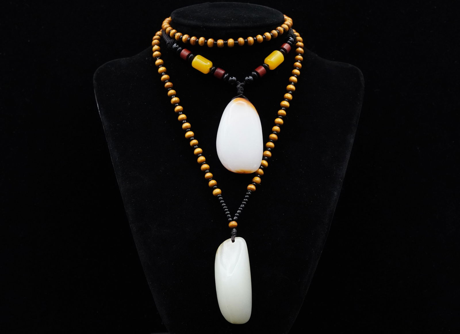 2 pcs Chinese jade pendants (1 of 6)