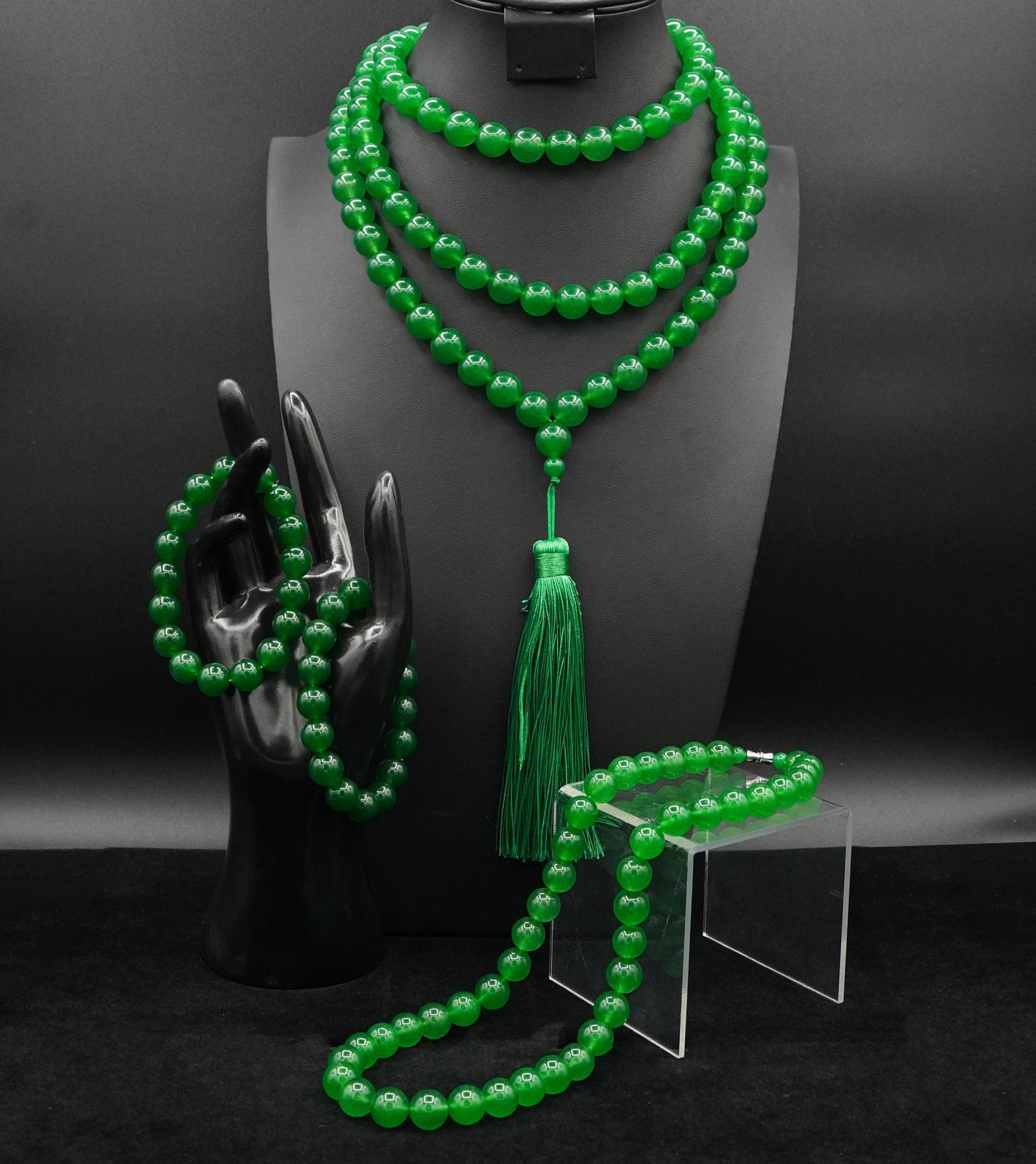 Lots of Chinese beaded items (1 of 7)