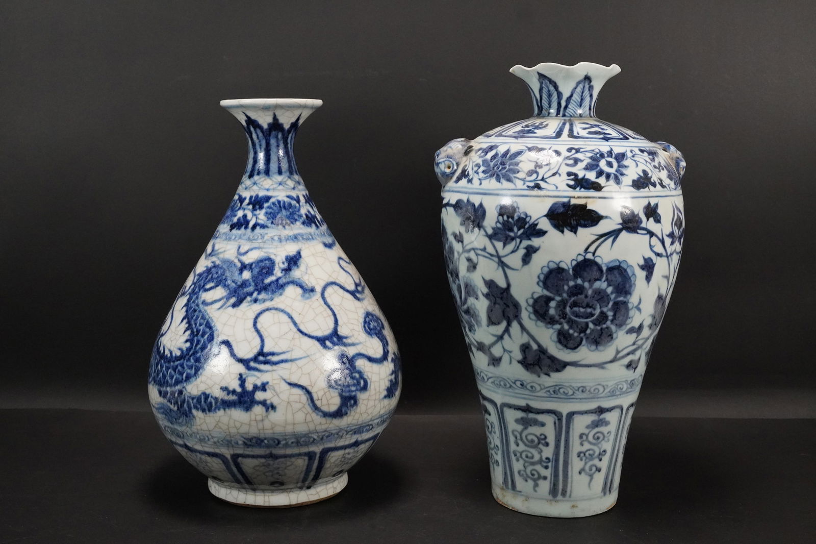 2 pcs Chinese b/w vase (1 of 8)