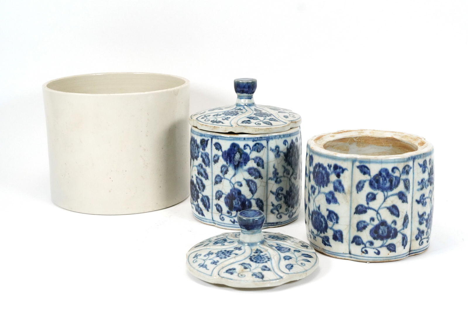 3 pcs Chinese fine items (1 of 7)