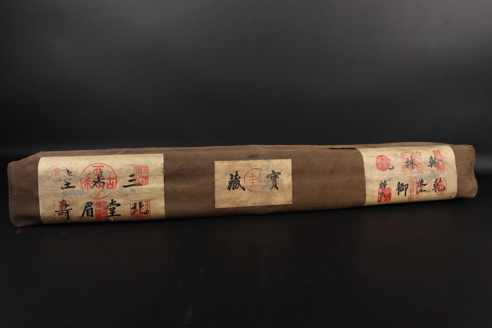 Lots of Chinese fine scrolls (1 of 7)
