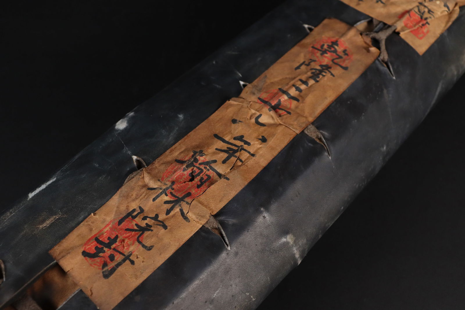 Lots of Chinese scrolls (1 of 6)