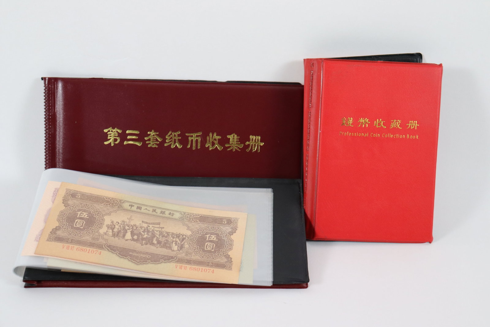 Lot of Chinese coin currency: Lots of Chinese coin and currency, non graded. Condition selling it as is. Not authenticated.