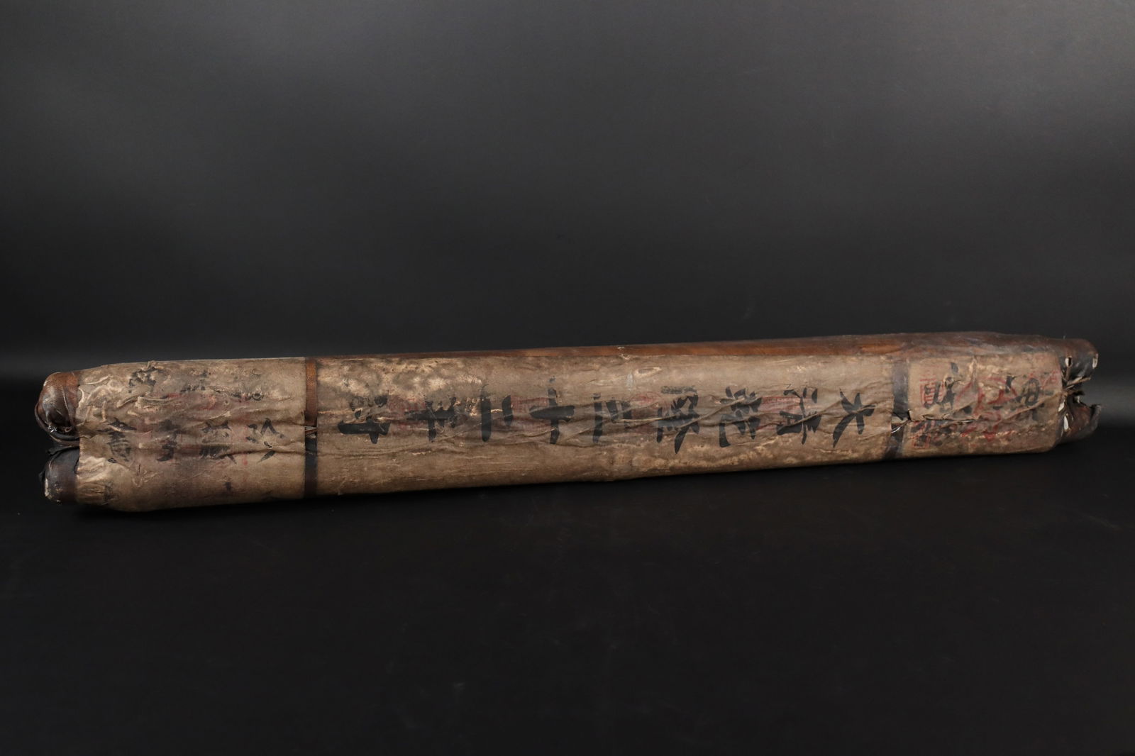 Lots of Chinese scrolls (1 of 6)