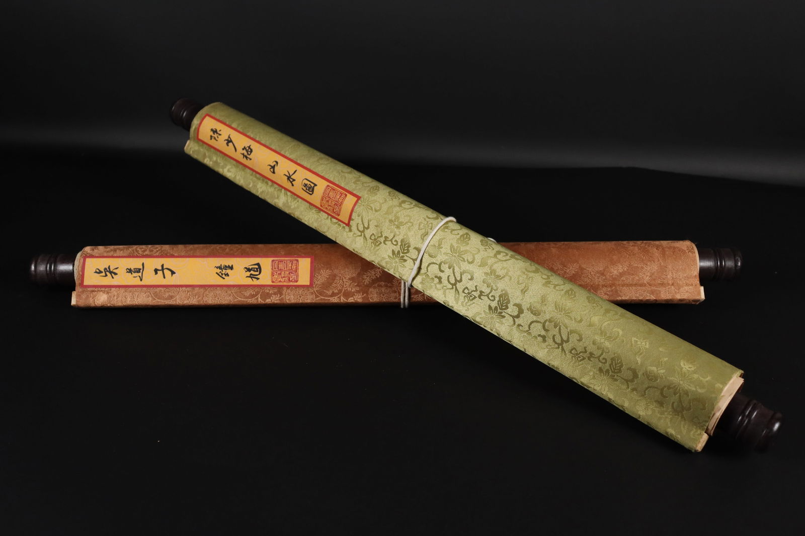 2 pcs Chinese fine scrolls (1 of 7)