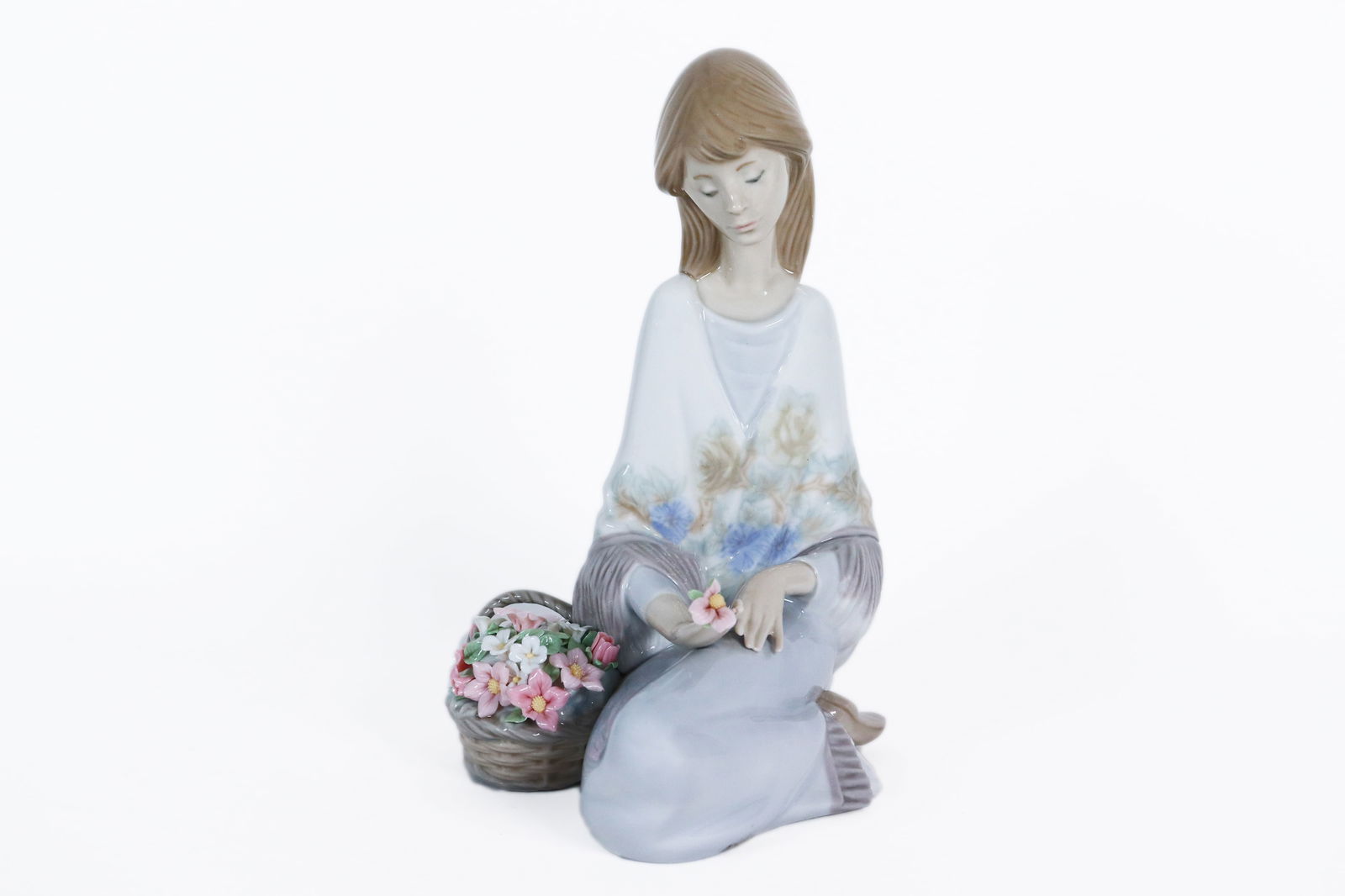 Lladro girl flower basket (1 of 5)
