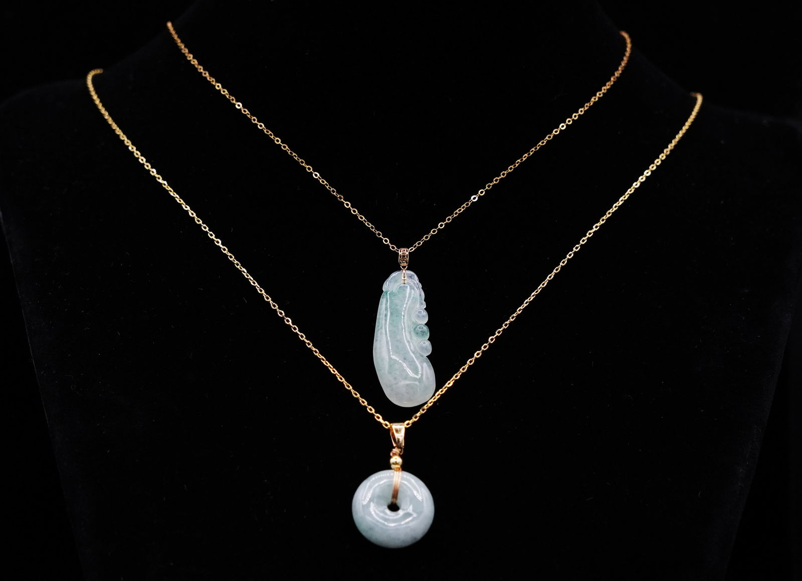 2 pcs Chinese jadeite necklace 18 kt gold (1 of 5)