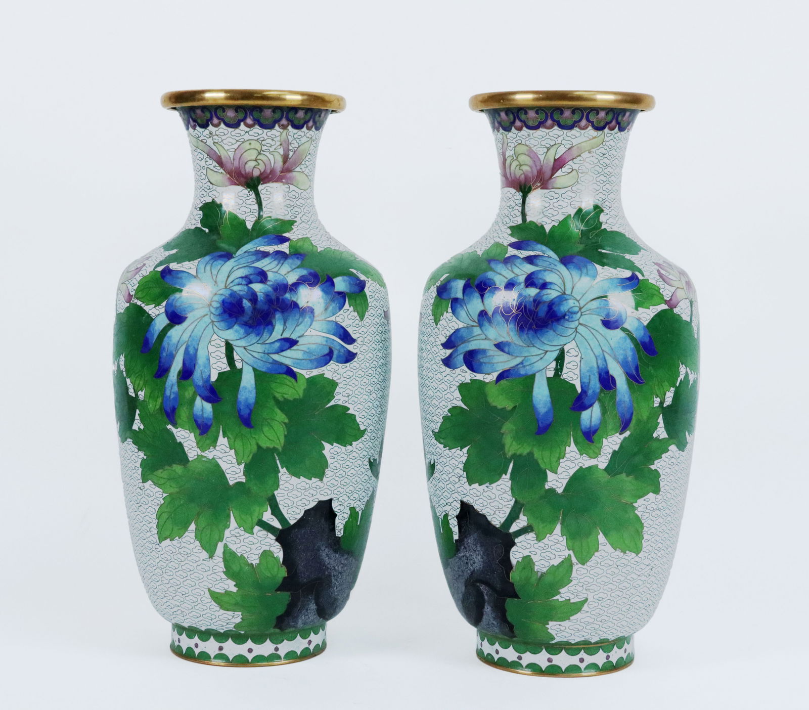 2 pcs Chinese bronze vase (1 of 6)