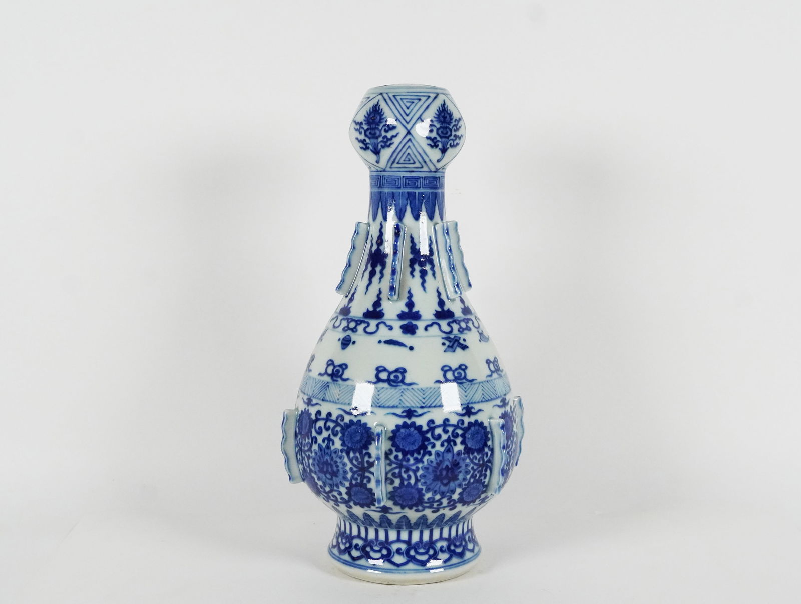 Chinese fine b/w vase (1 of 6)