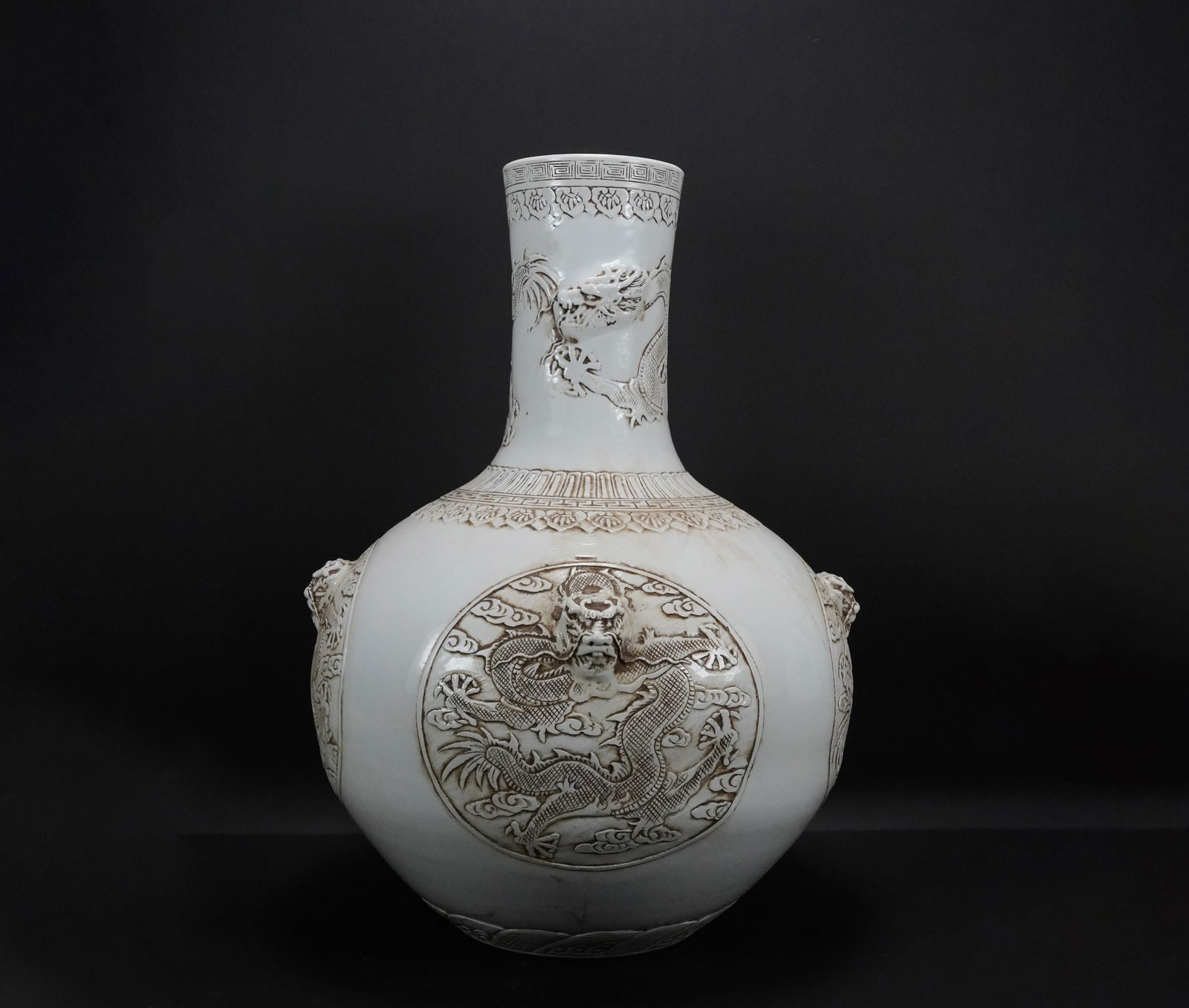 Chinese fine dragon vase (1 of 8)