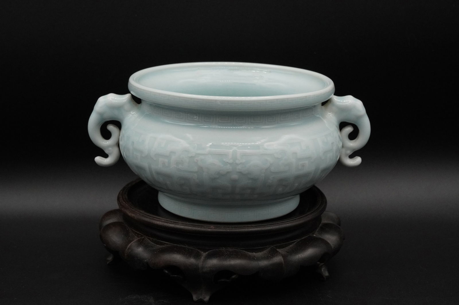 Chinese celadon fine censer: Chinese celadon porcelain fine censer.