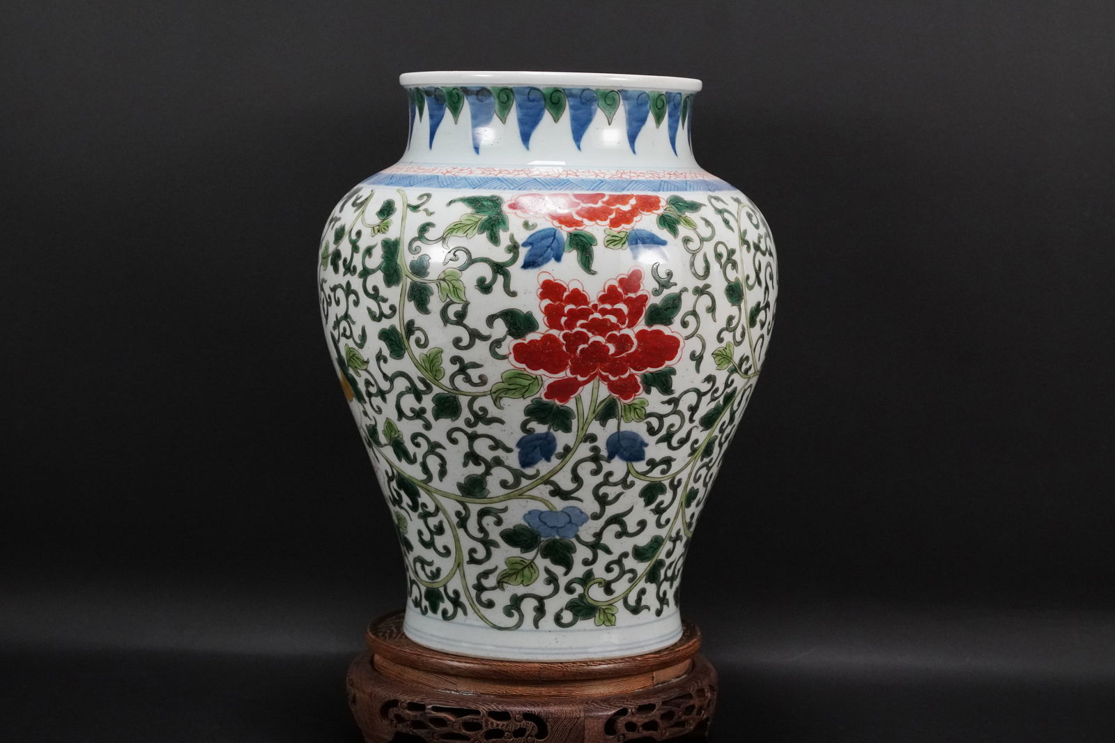 Chinese fine heavy vase (1 of 6)