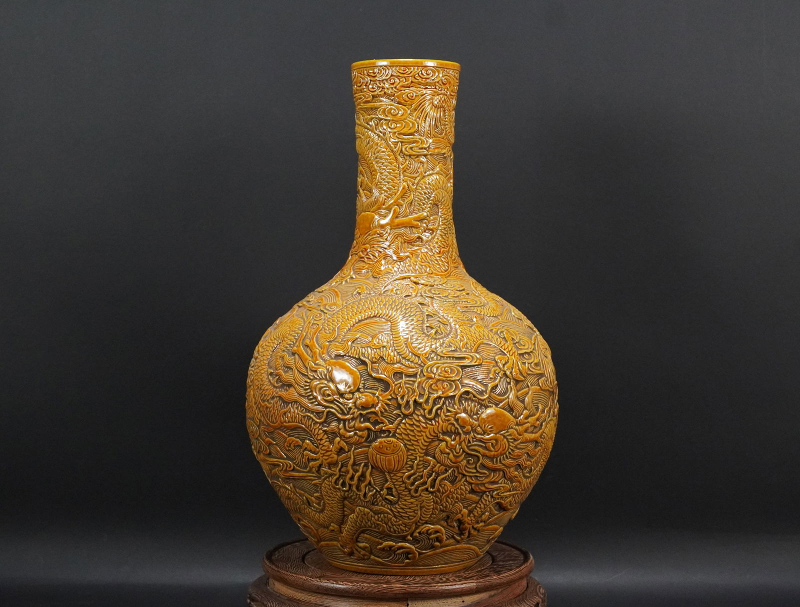 Chinese fine yellow dragon vase (1 of 6)