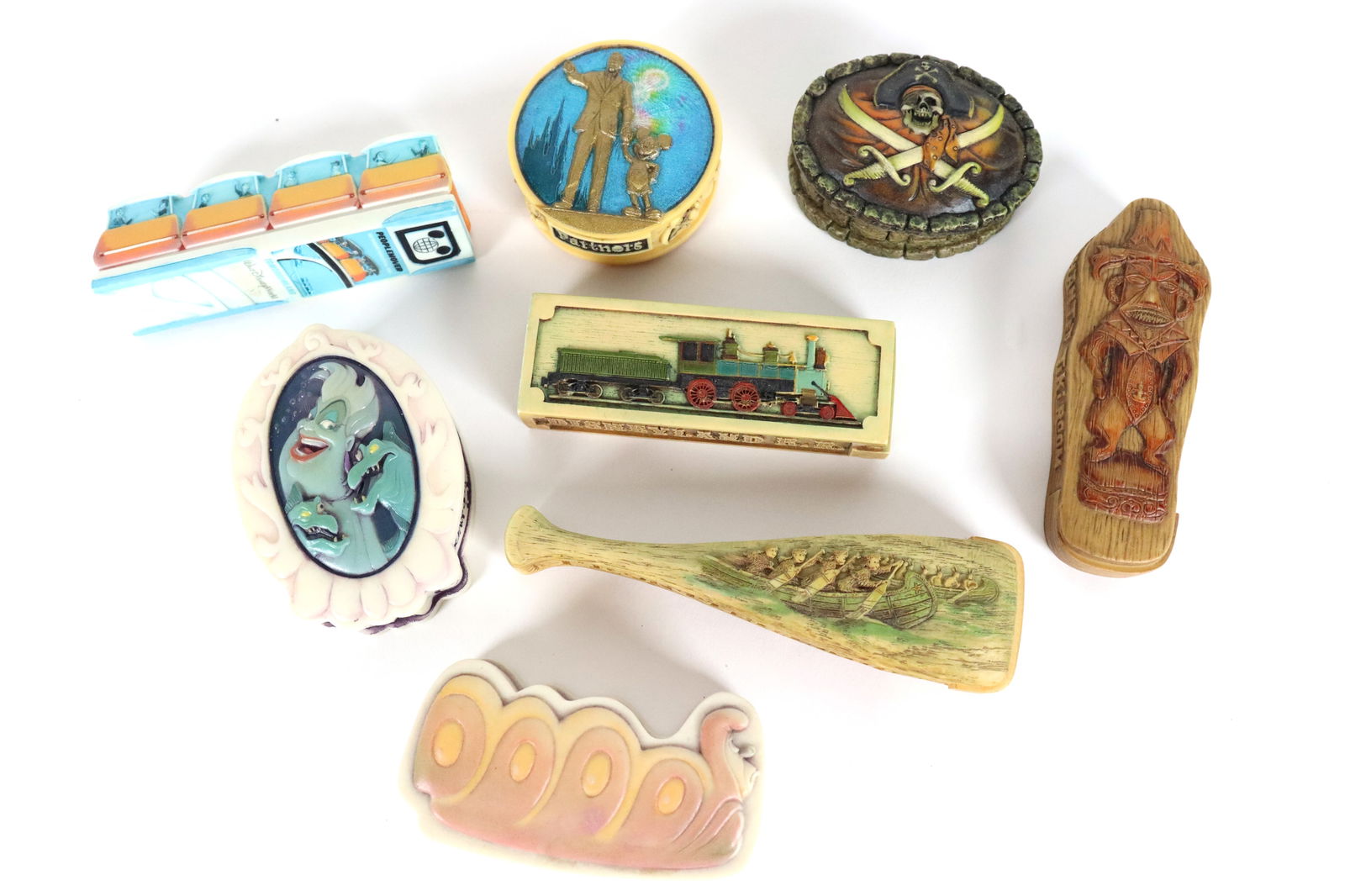 8 pcs Disney fine items (1 of 6)