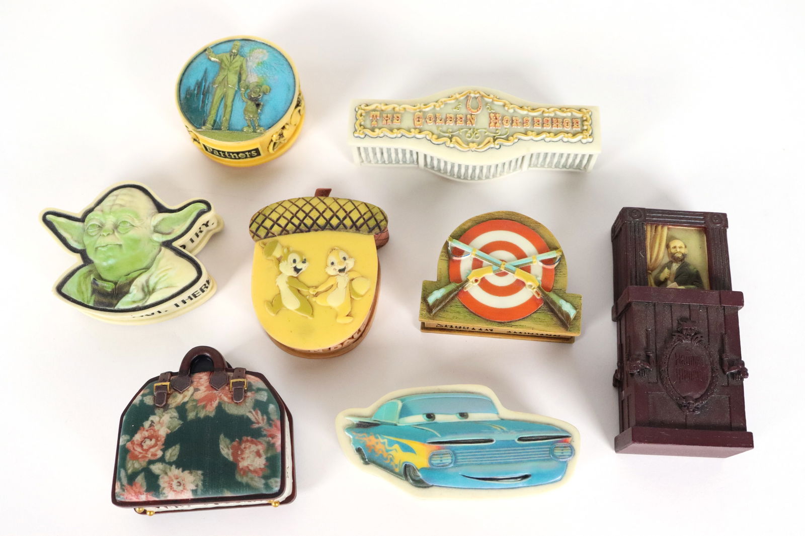 8 pcs Disney fine items (1 of 6)