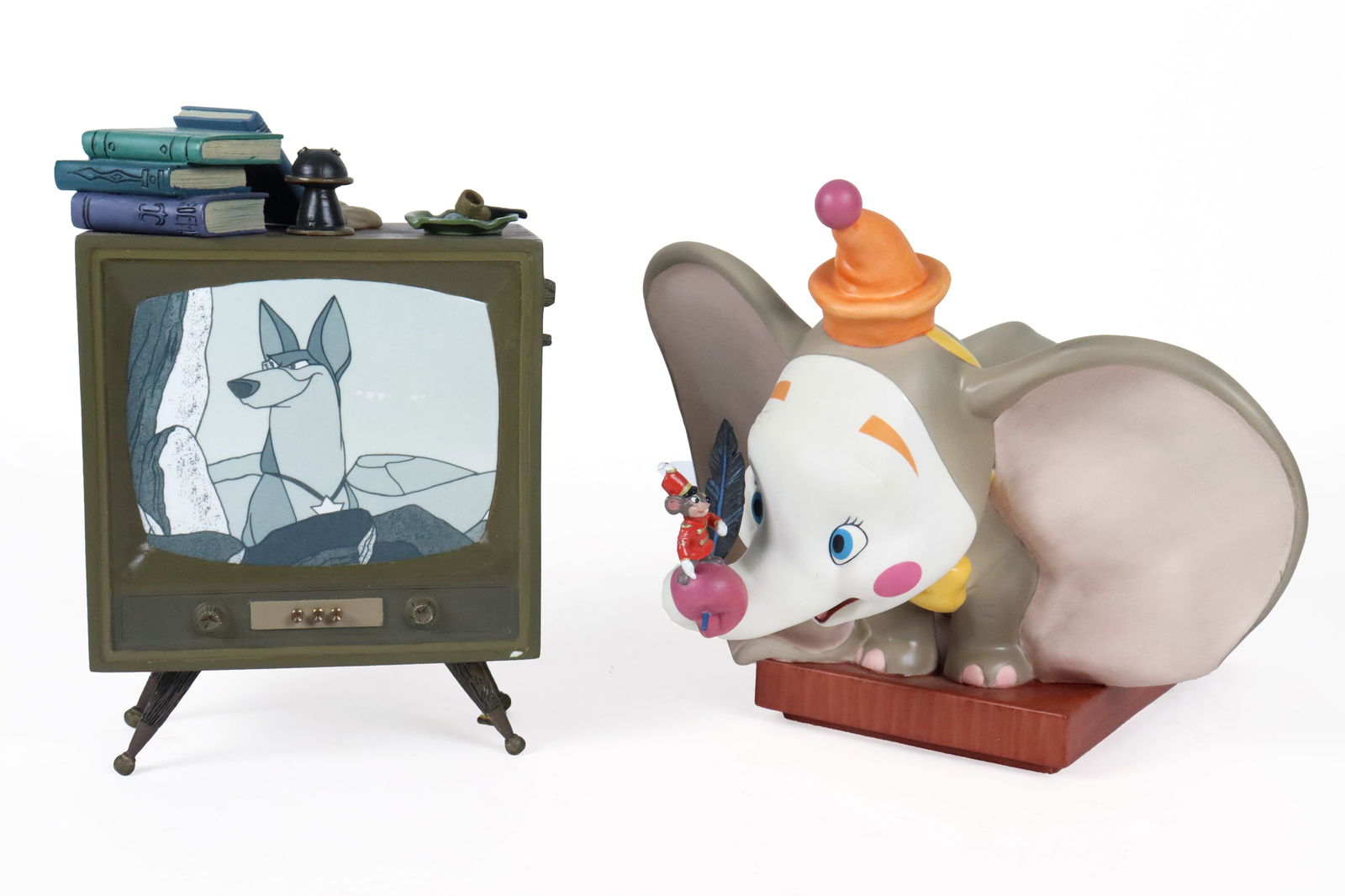 2 pcs WDCC fine figures (1 of 6)