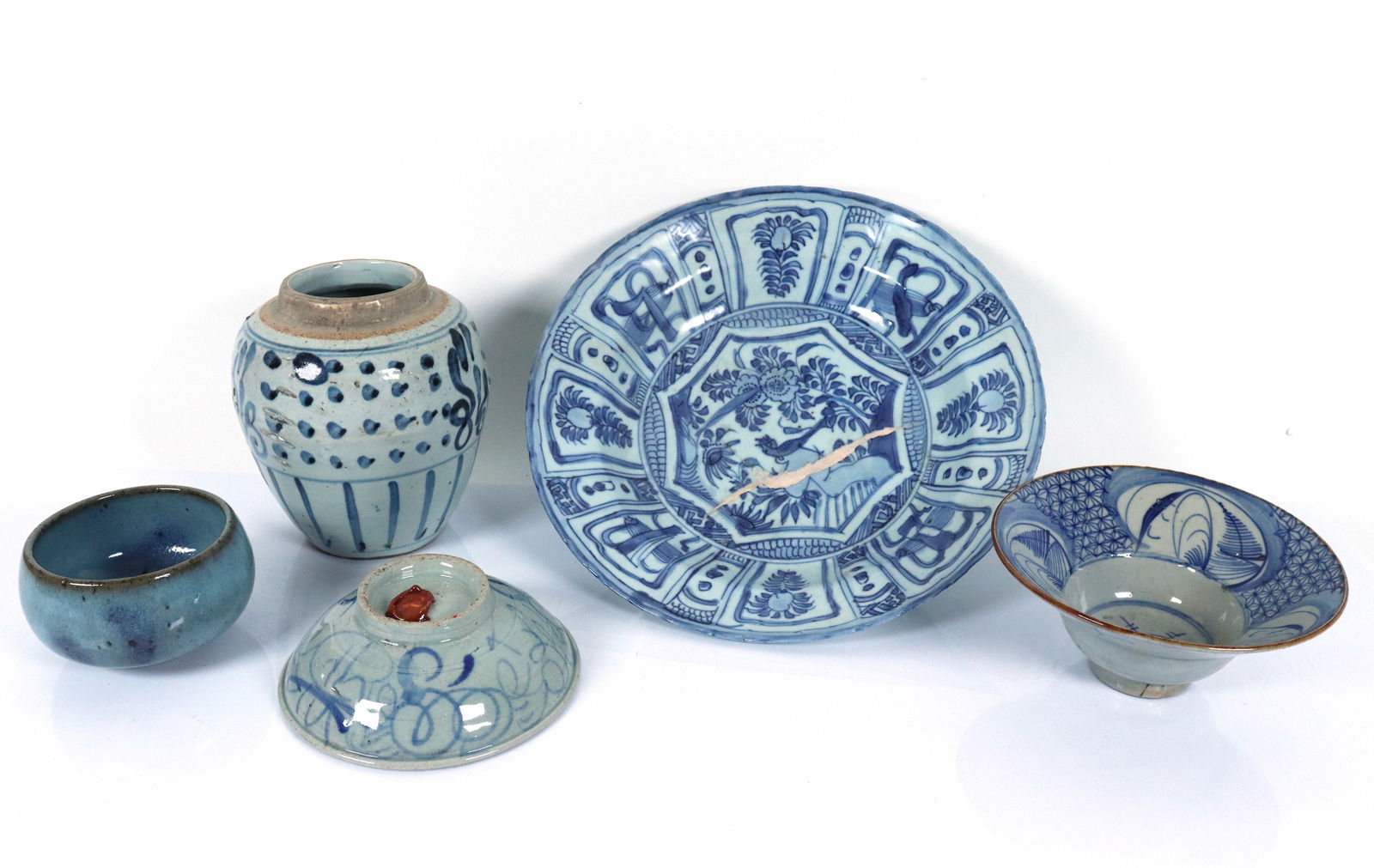 Lots of Chinese b/w items (1 of 7)