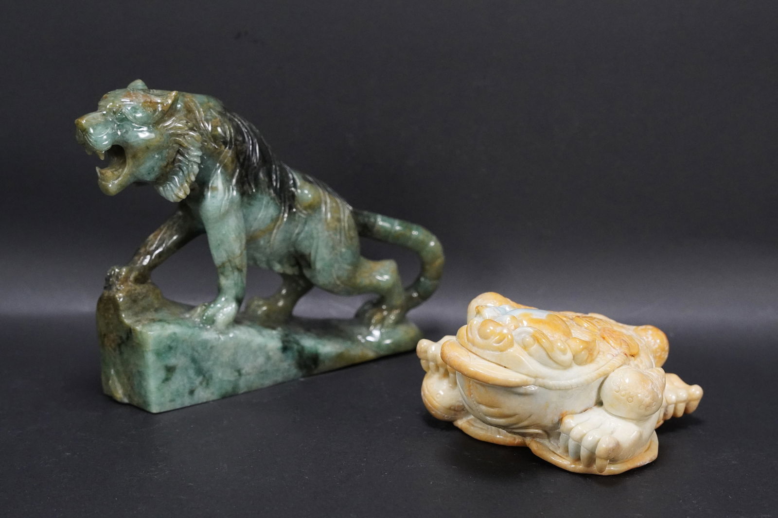 2 pcs fine jadeite carvings (1 of 8)