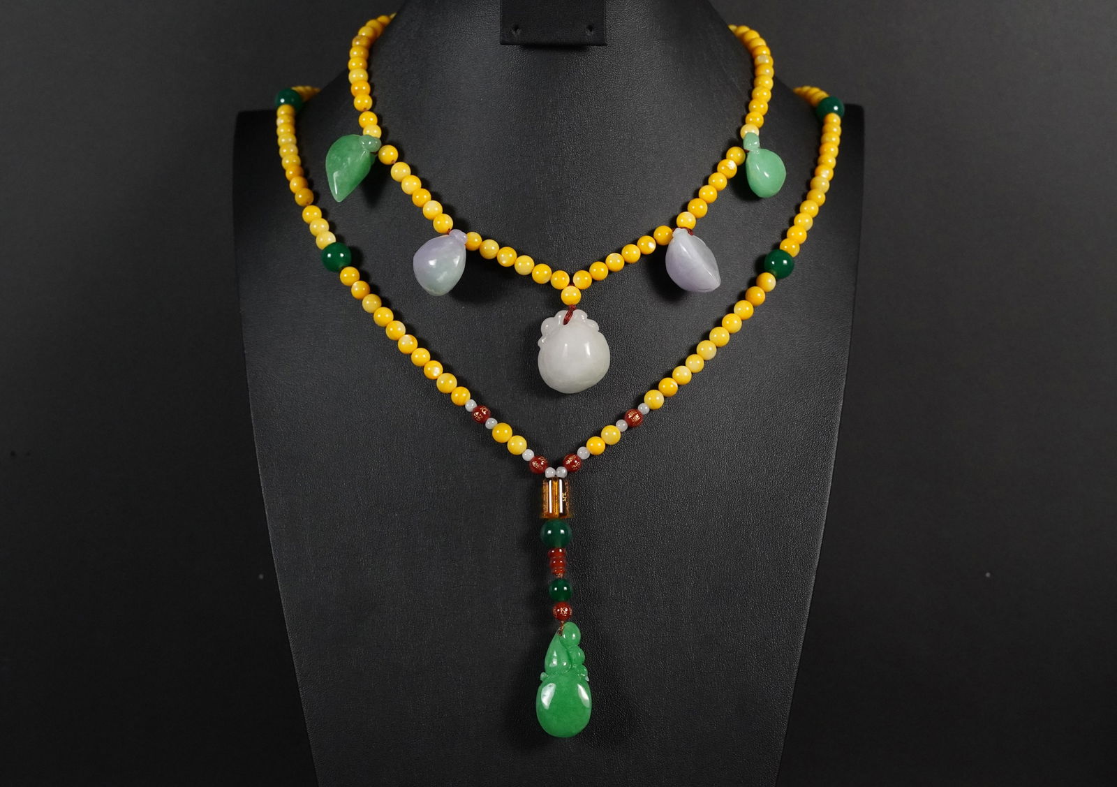 Chinese fine jadeite necklace (1 of 7)