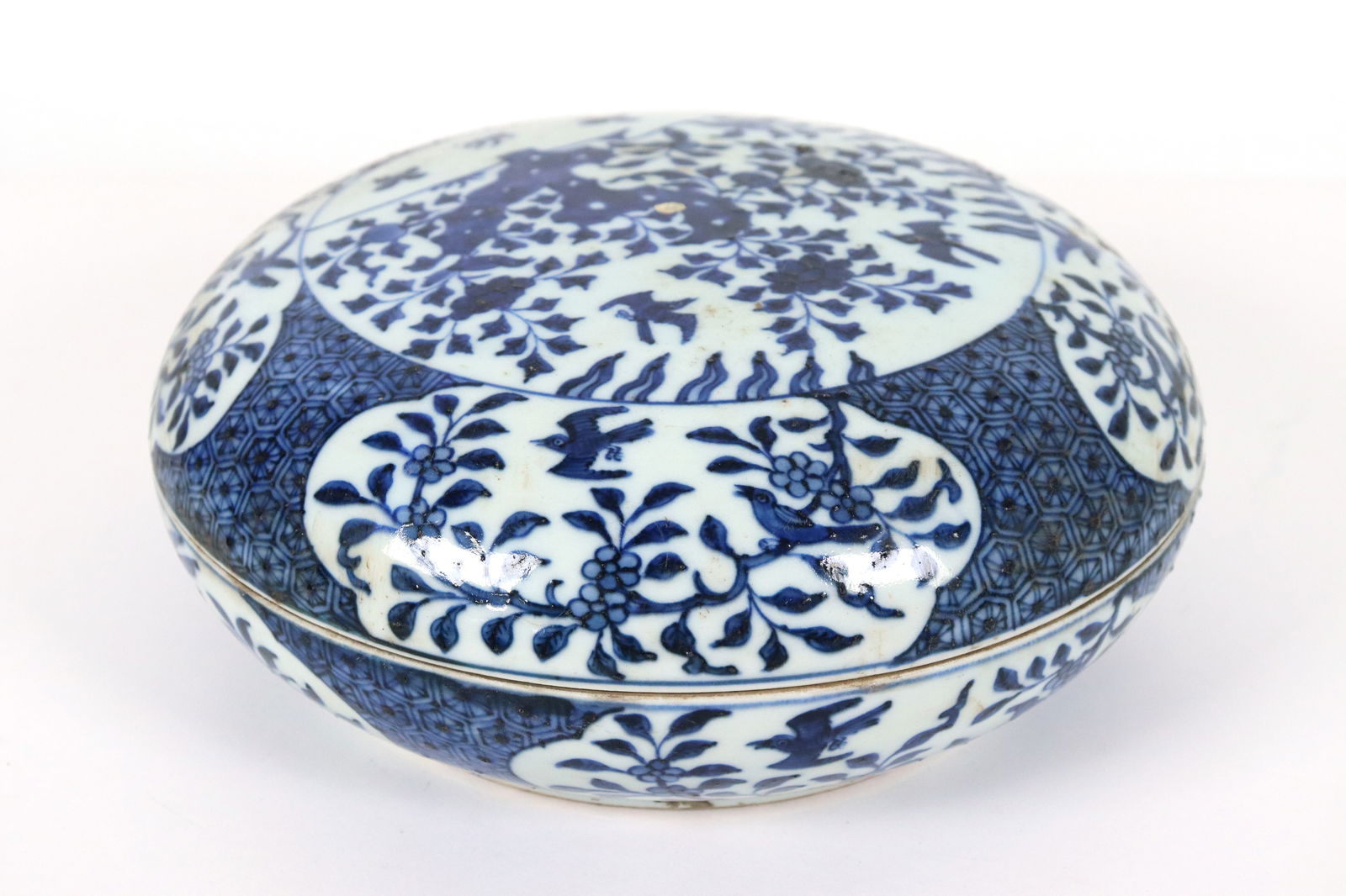 Chinese fine b/w lid box (1 of 7)