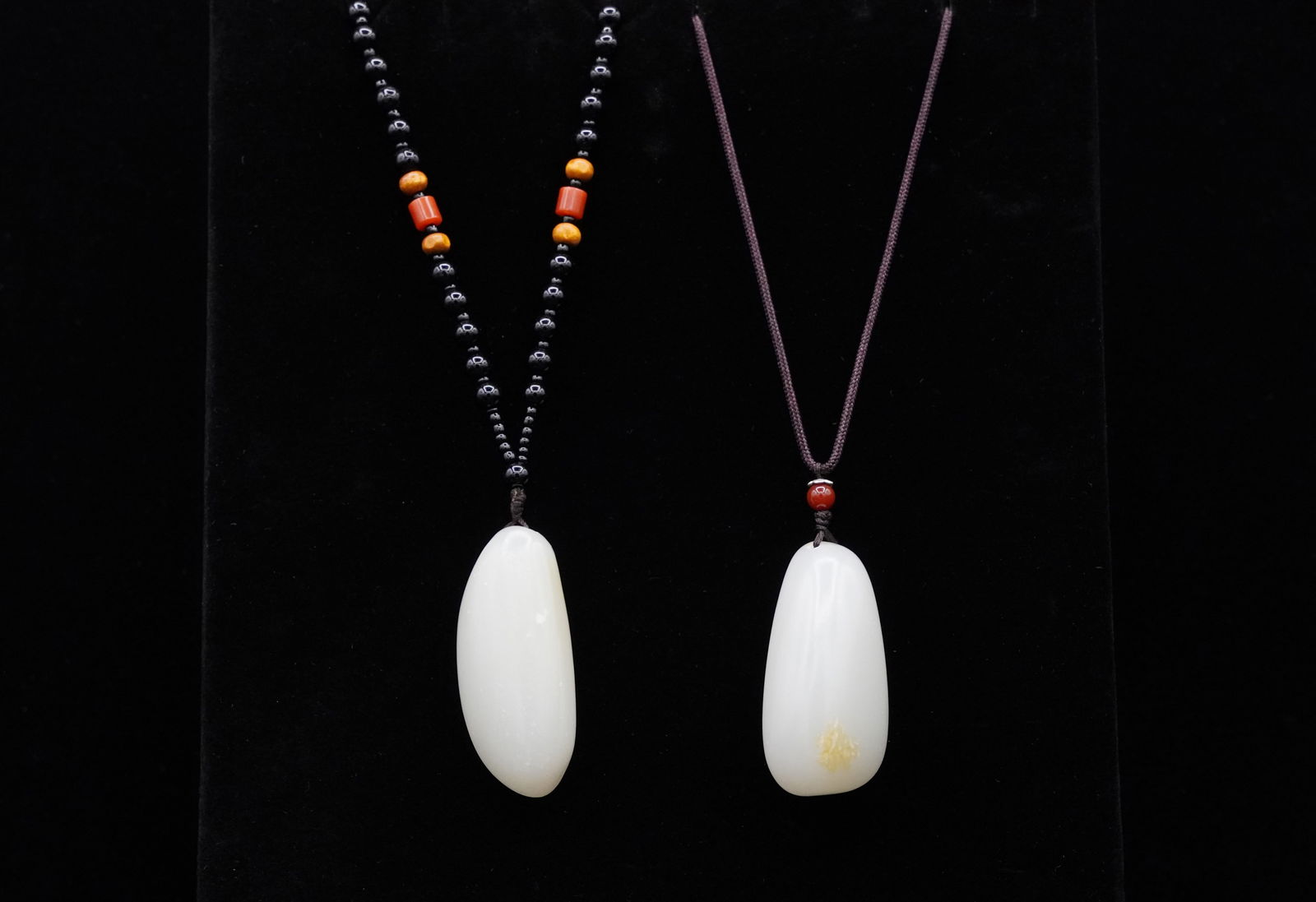 2 pcs Chinese jade pendants (1 of 6)
