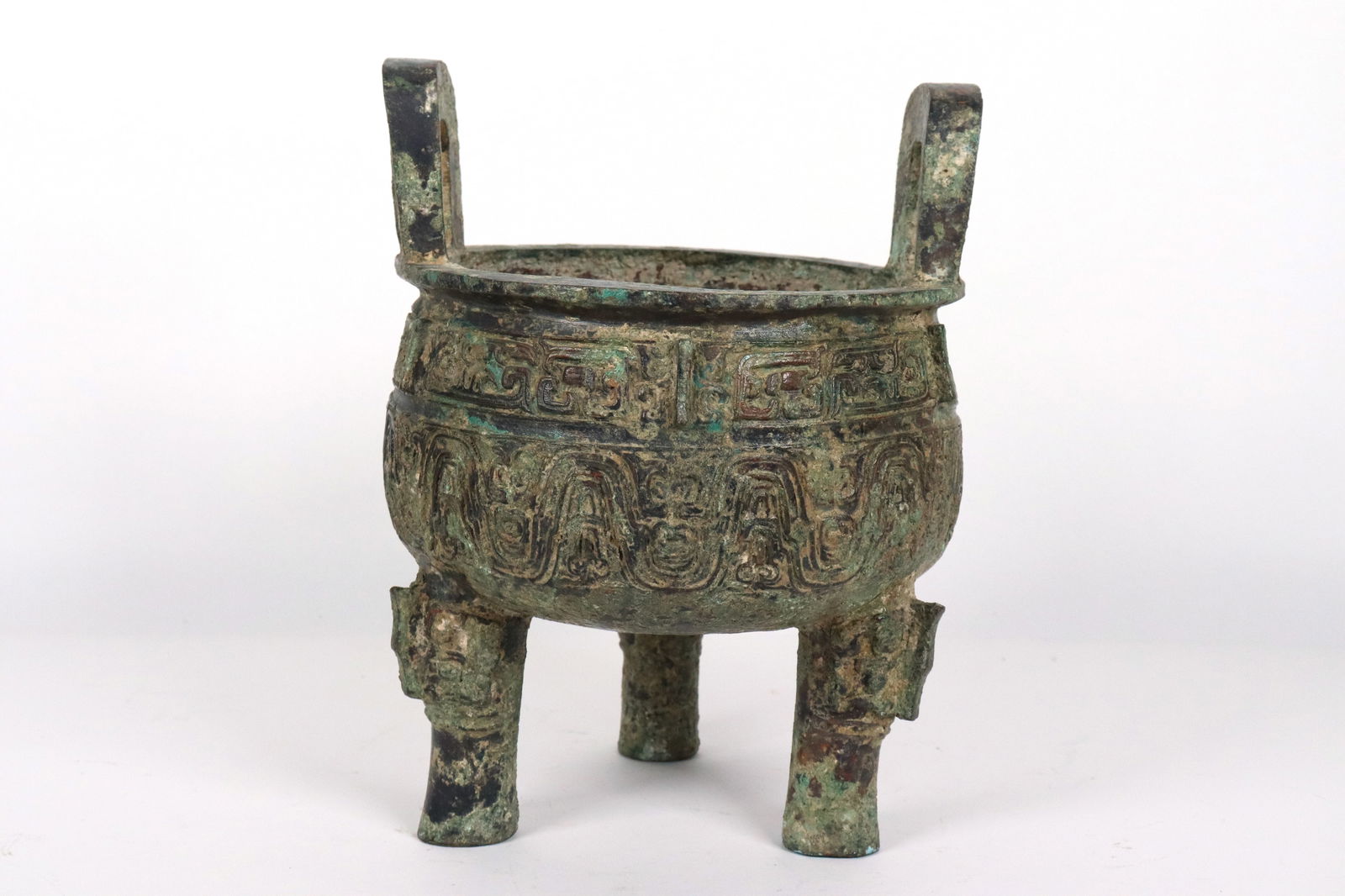 Chinese heavy bronze vessel (1 of 7)