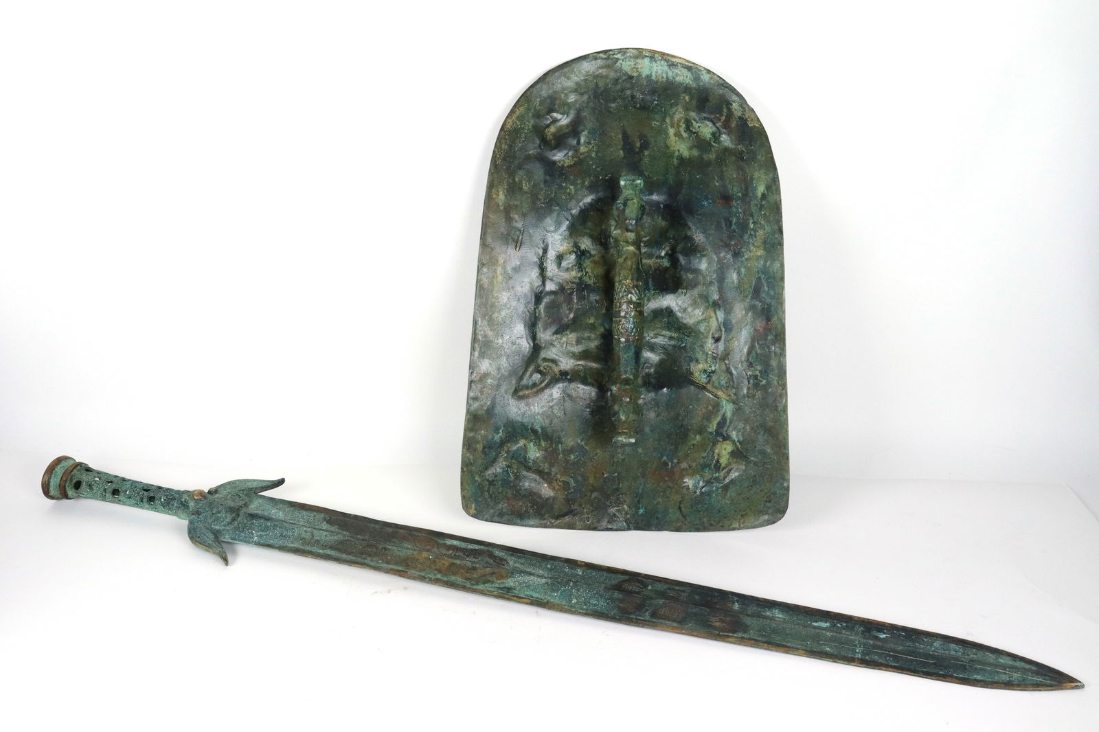 2 pcs Chinese bronze items (1 of 7)