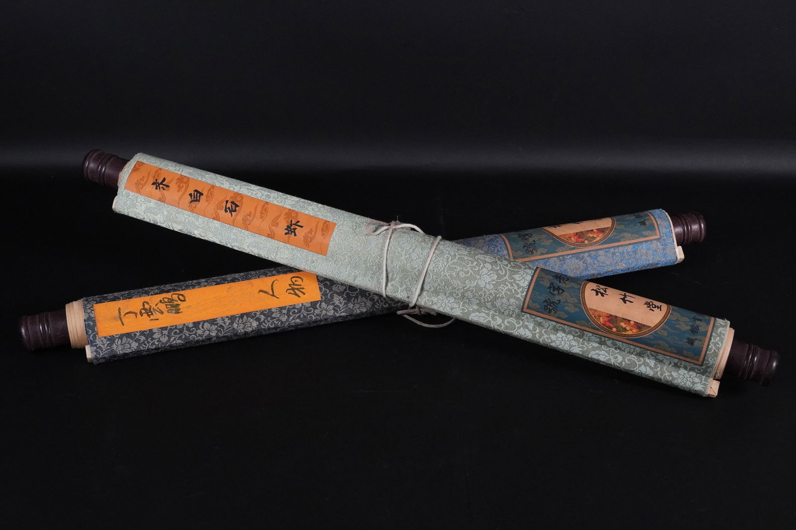 2 pcs Chinese fine scrolls (1 of 7)