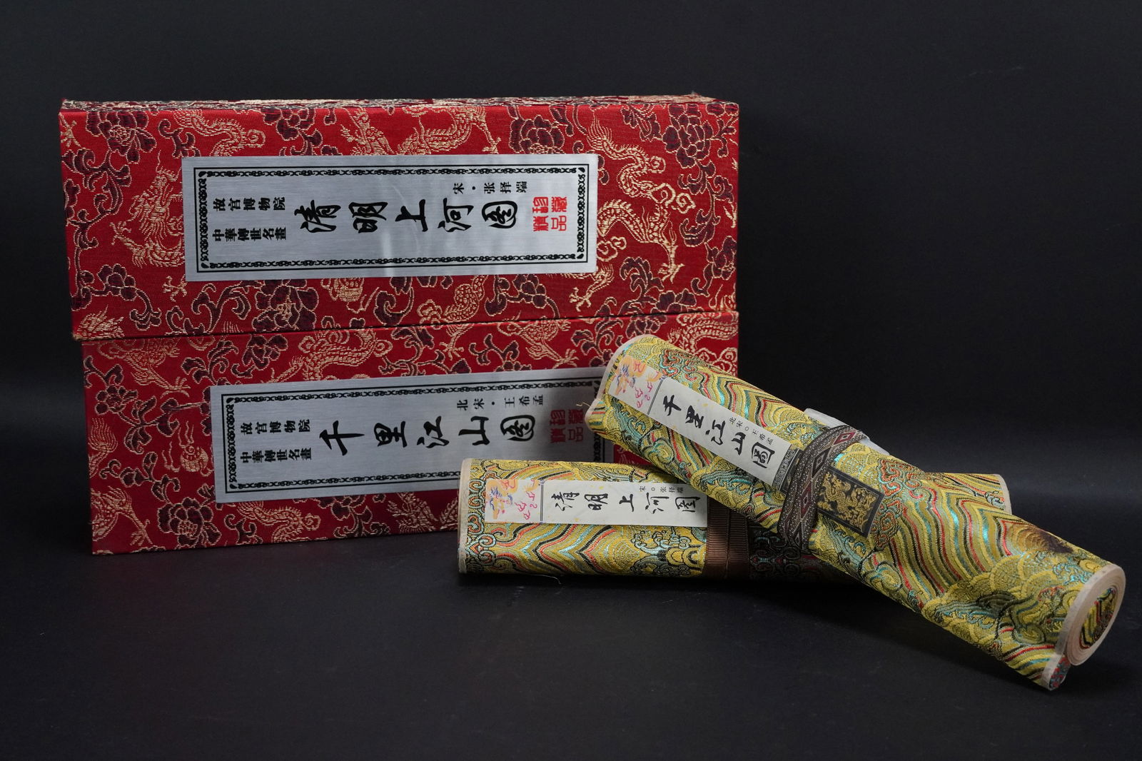 2 pcs Chinese fine scrolls (1 of 7)