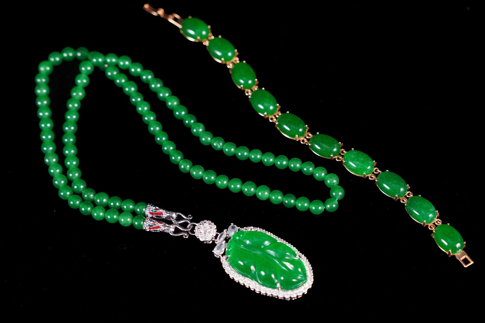 2 pcs Chinese fine items (1 of 6)