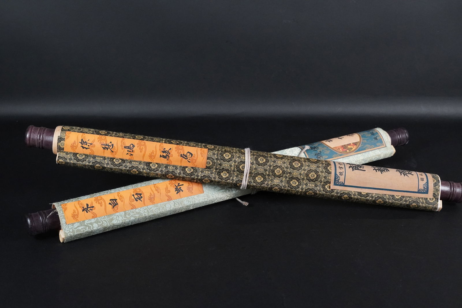 2 pcs Chinese fine scrolls (1 of 7)