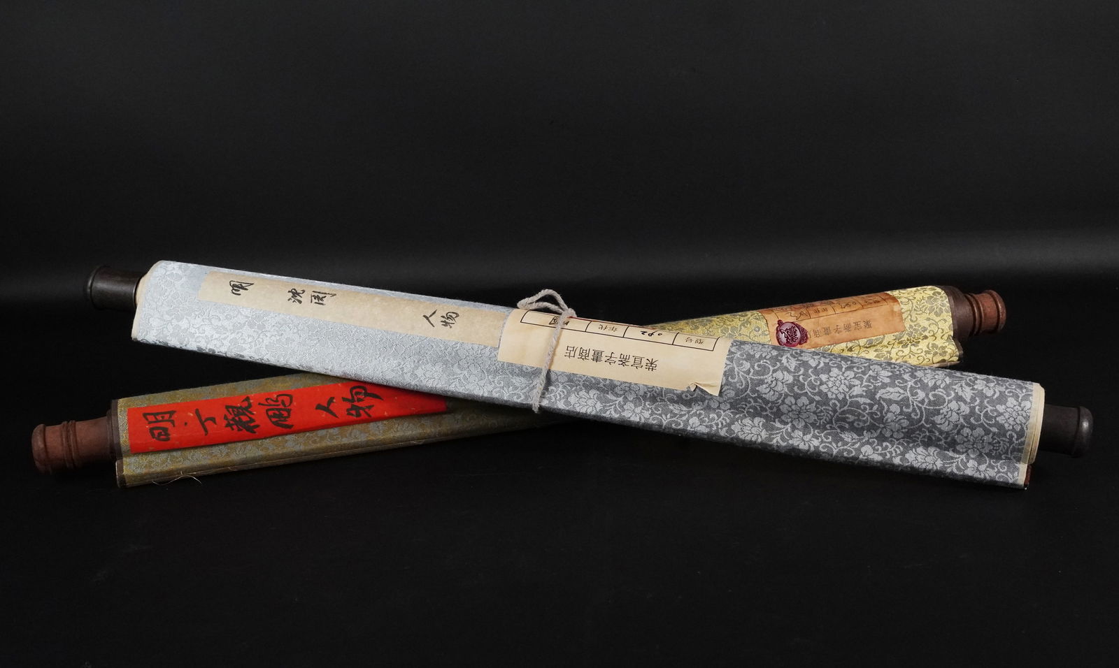 2 pcs Chinese fine scrolls (1 of 6)