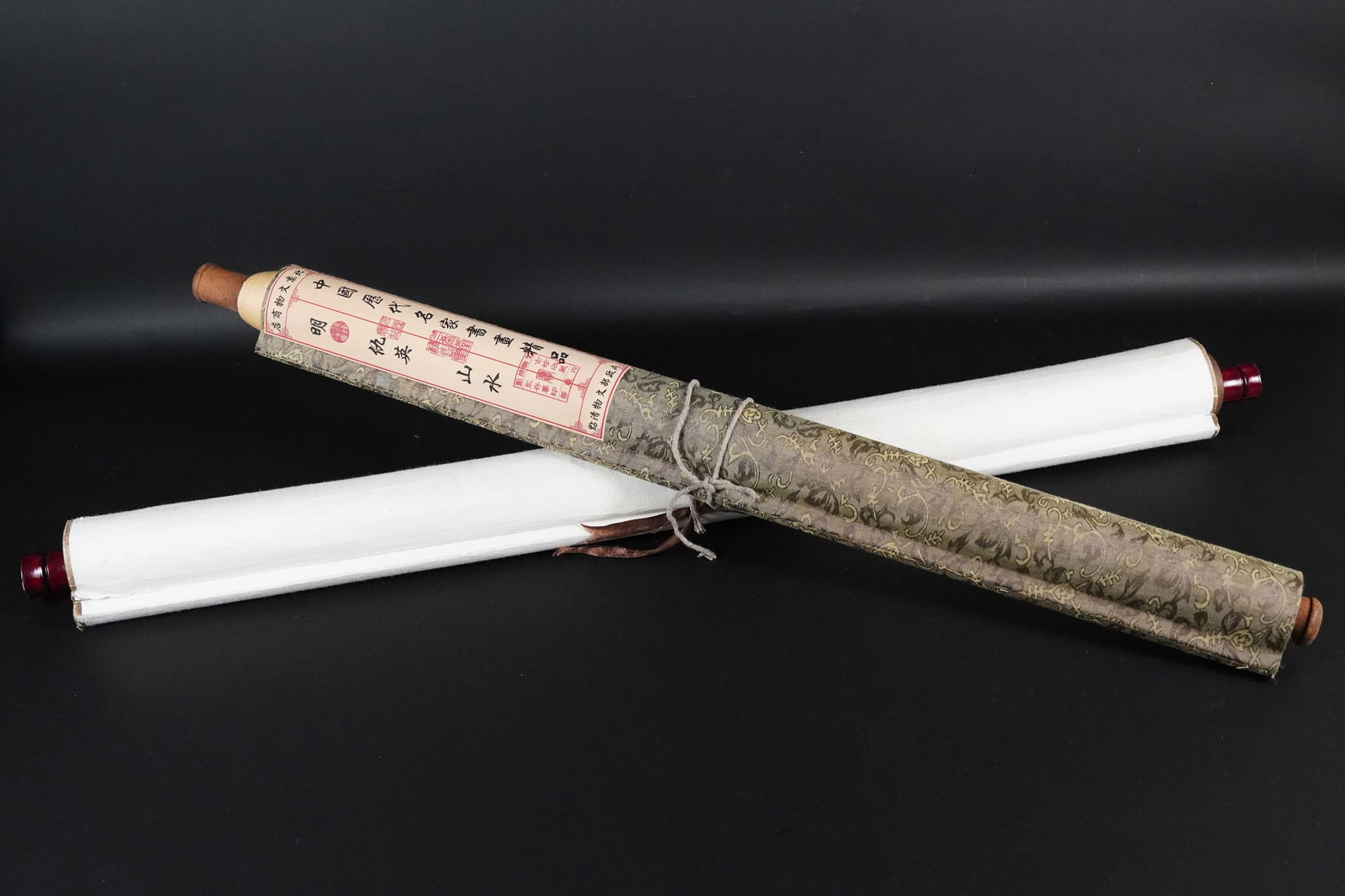 2 pcs Chinese long scrolls (1 of 7)