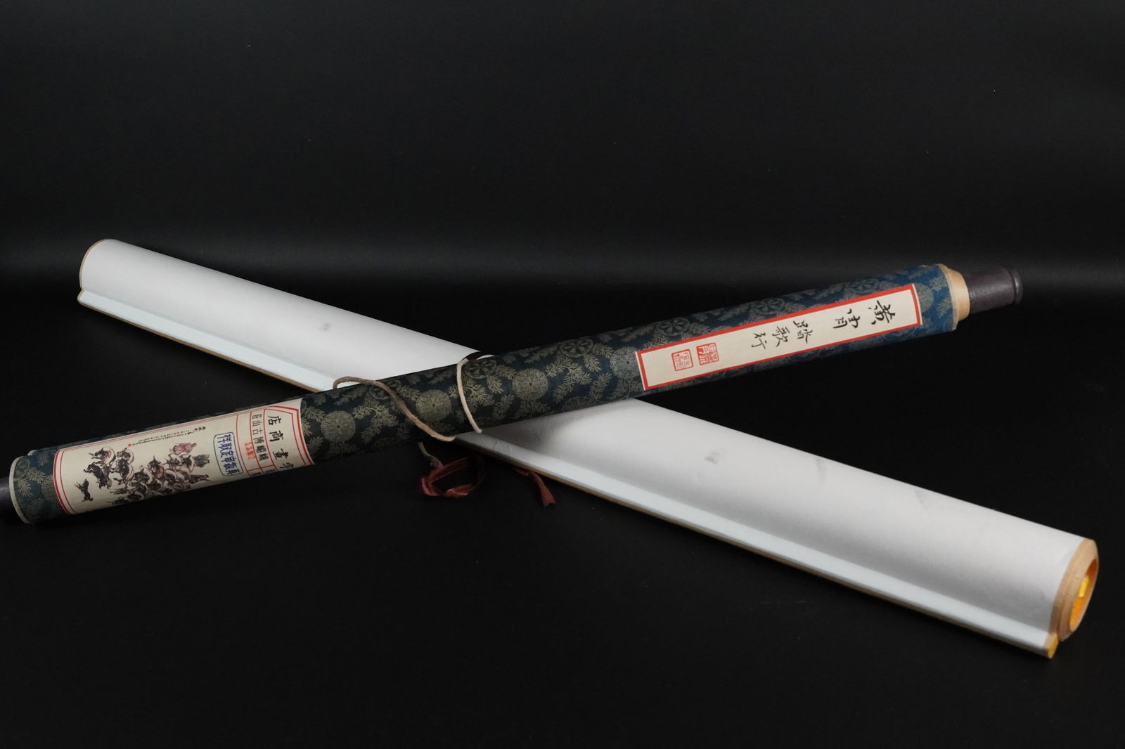 2 pcs Chinese long scrolls (1 of 7)