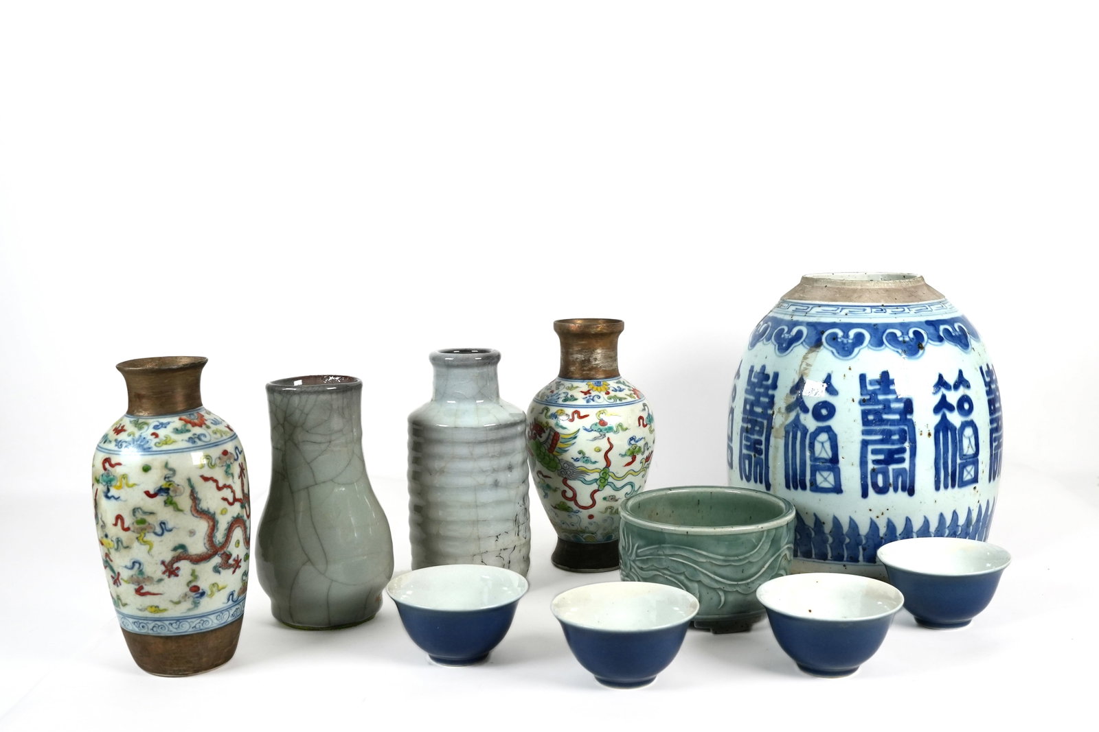 Lots of Chinese items: Lots of Chinese items, condition selling it as is. Largest H: 9" x W: 8."