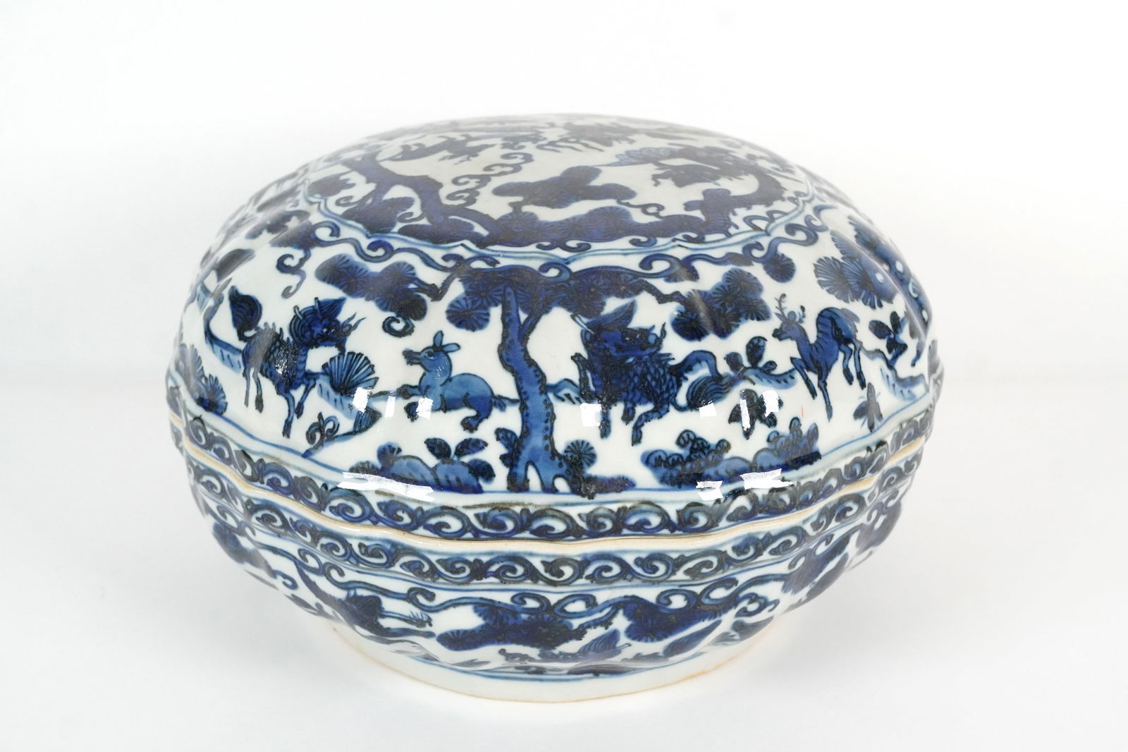 Chinese large b/w lid box (1 of 7)