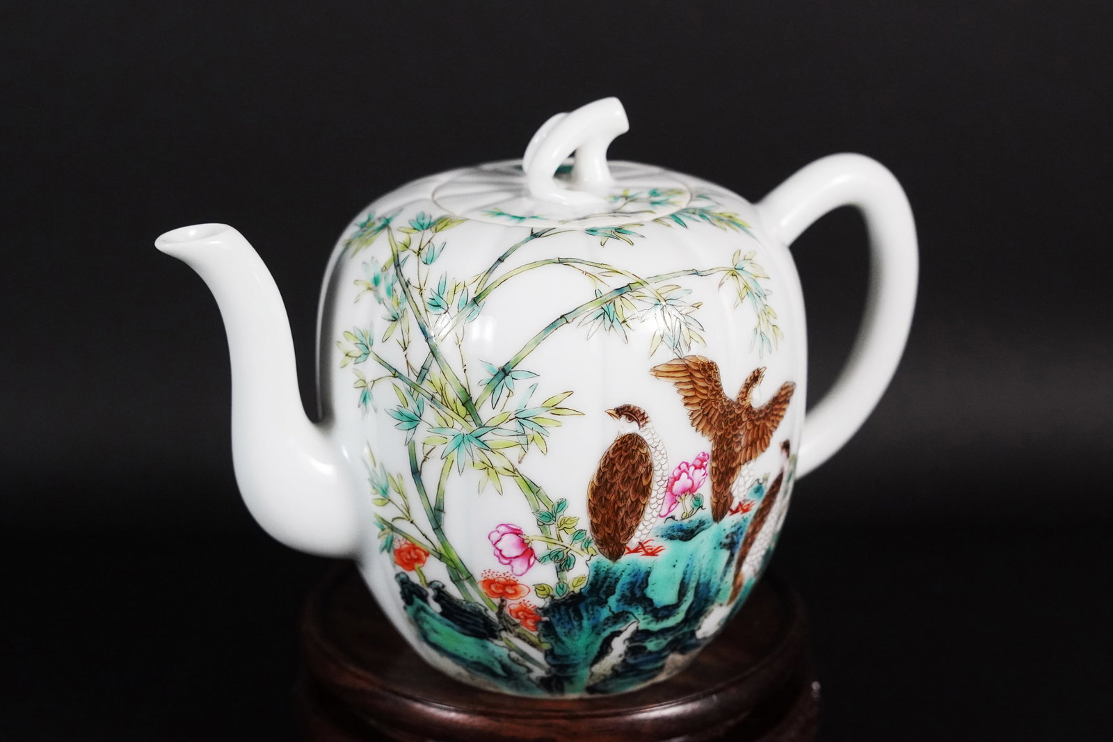 Chinese fine porcelain teapot (1 of 7)