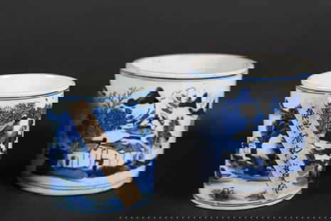 2 pcs Chinese b/w brush pot: 2 pcs Chinese fine blue and white brush pot. H: 4.9" x W: 5."