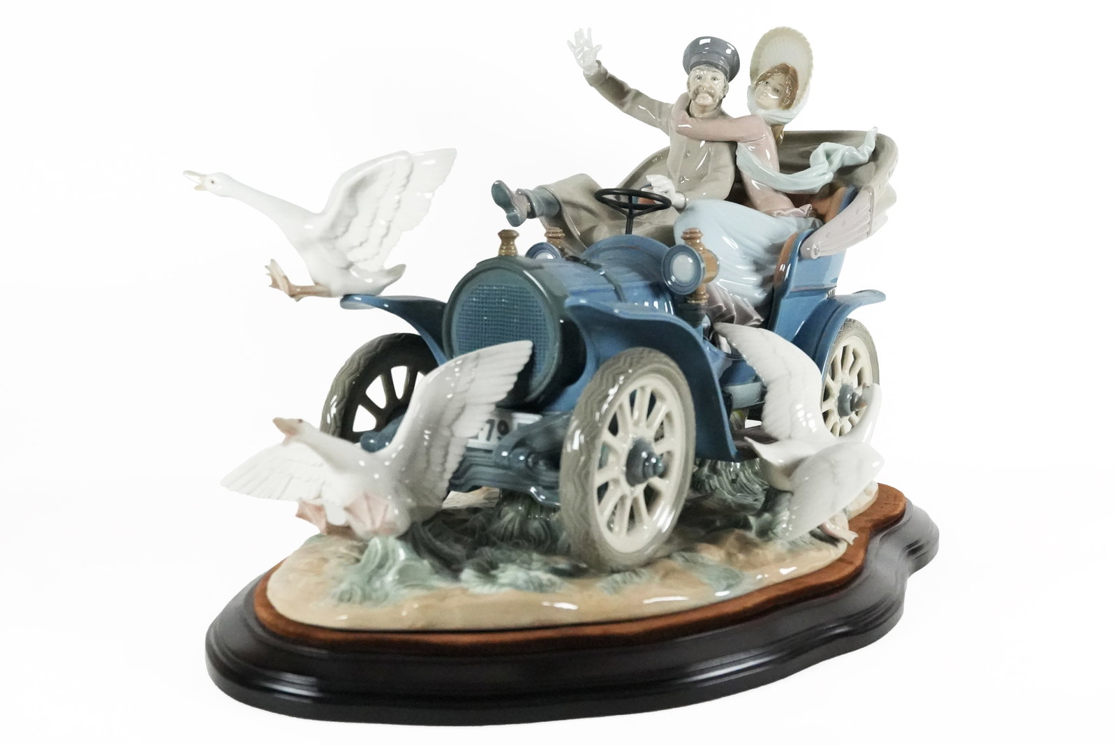 Lladro Car in Trouble: Lladro large fine figure, Car in Trouble, signed and a rare porcelain collection. L: 14.5" x W: 10."