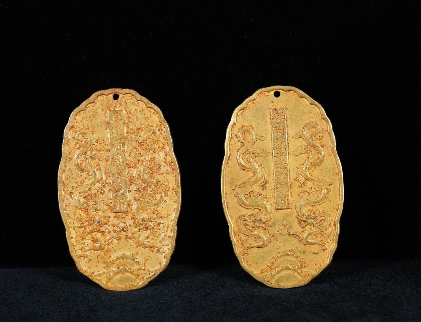 2 pcs Chinese bronze plaques: 2 pcs Chinese fine gilted bronze plaque. Largest H: 3.5" x W: 2.1."